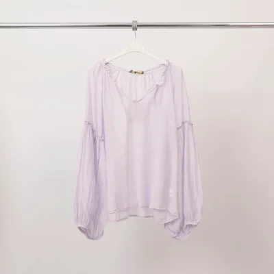 Bluse i bomuld og silke - Let, feminin og tidløs - lavendel, one size