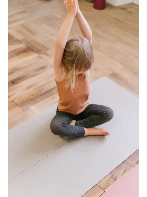 Nordisk designer yogamåtte til børn - Sand - Image 2