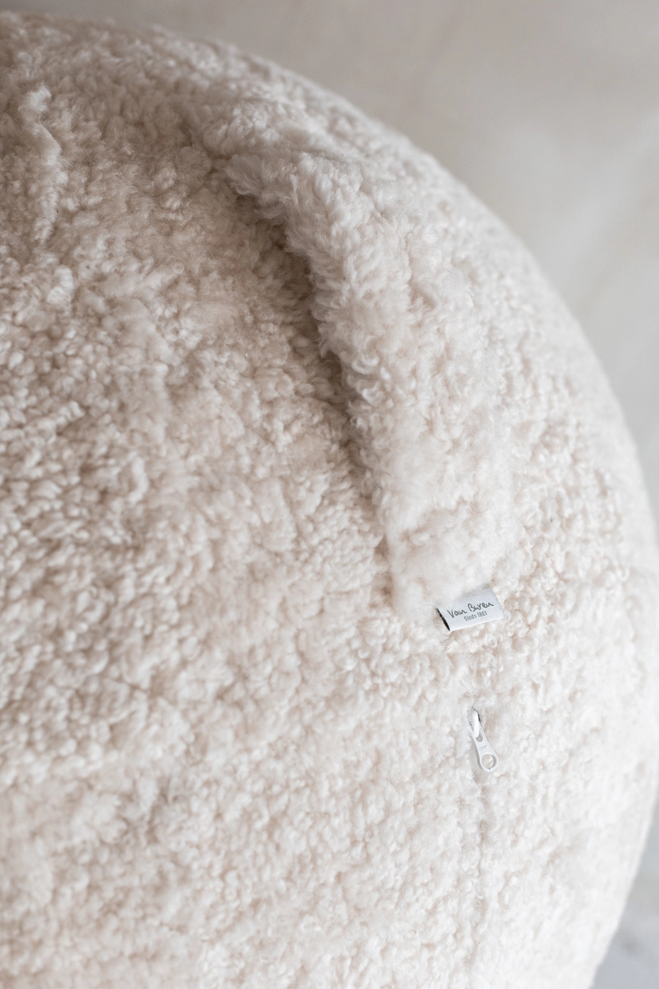Skulpturel ergonomisk siddebold i lammeuld – MoonGlow, 65 cm - Billede 6