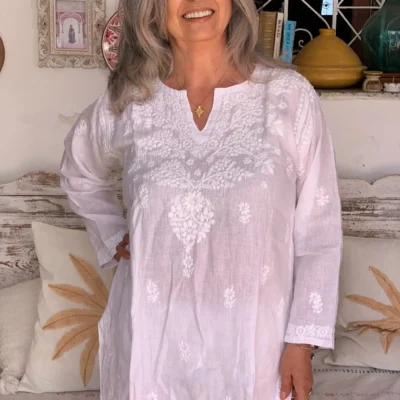 Ananda Hvid italiensk hør bluse med broderi str. XL