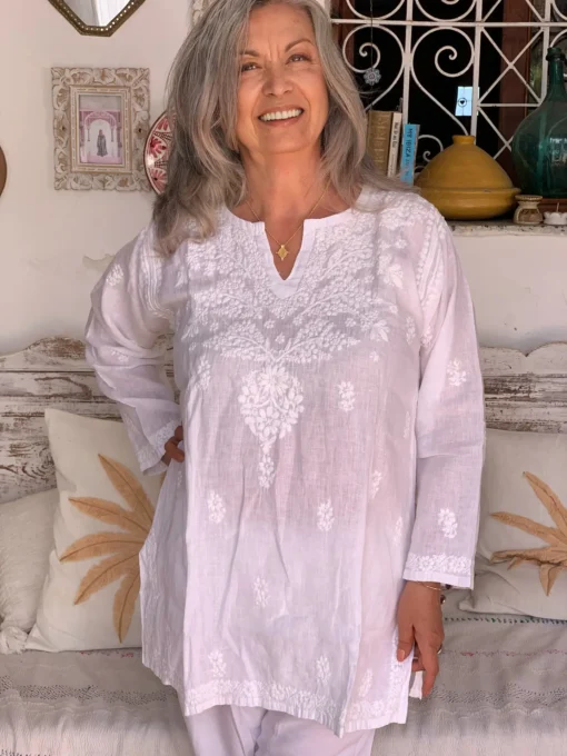 Ananda Hvid italiensk hør bluse med broderi str. S/M