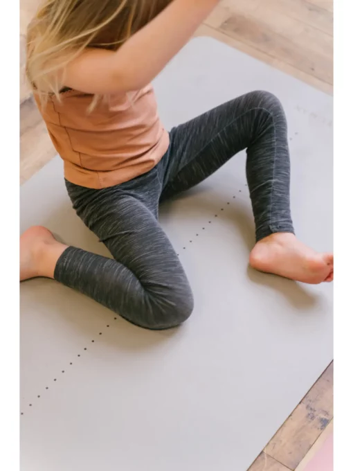 Nordisk designer yogamåtte til børn - Sand - Image 4