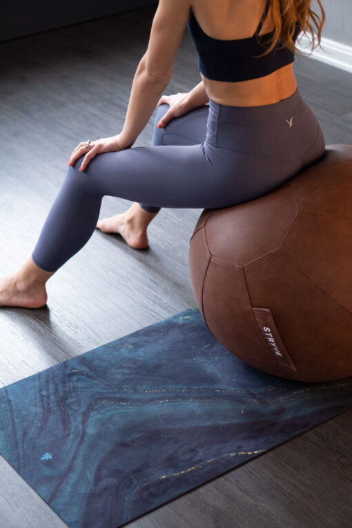 Swirling Gold and Emerald – Økologisk naturgummi yogamåtte med skridsikker overflade - Image 8