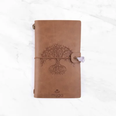 Karamelbrun notesbog med "Tree of Life" tryk og Ametyst krystal