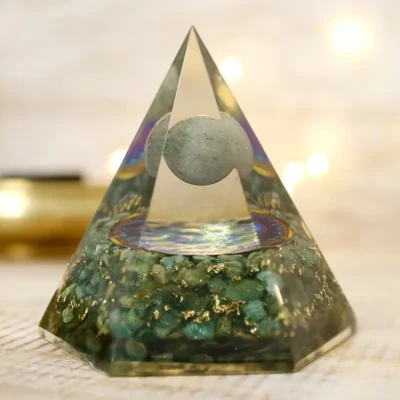 Grøn jade oktagon - orgonit pyramide
