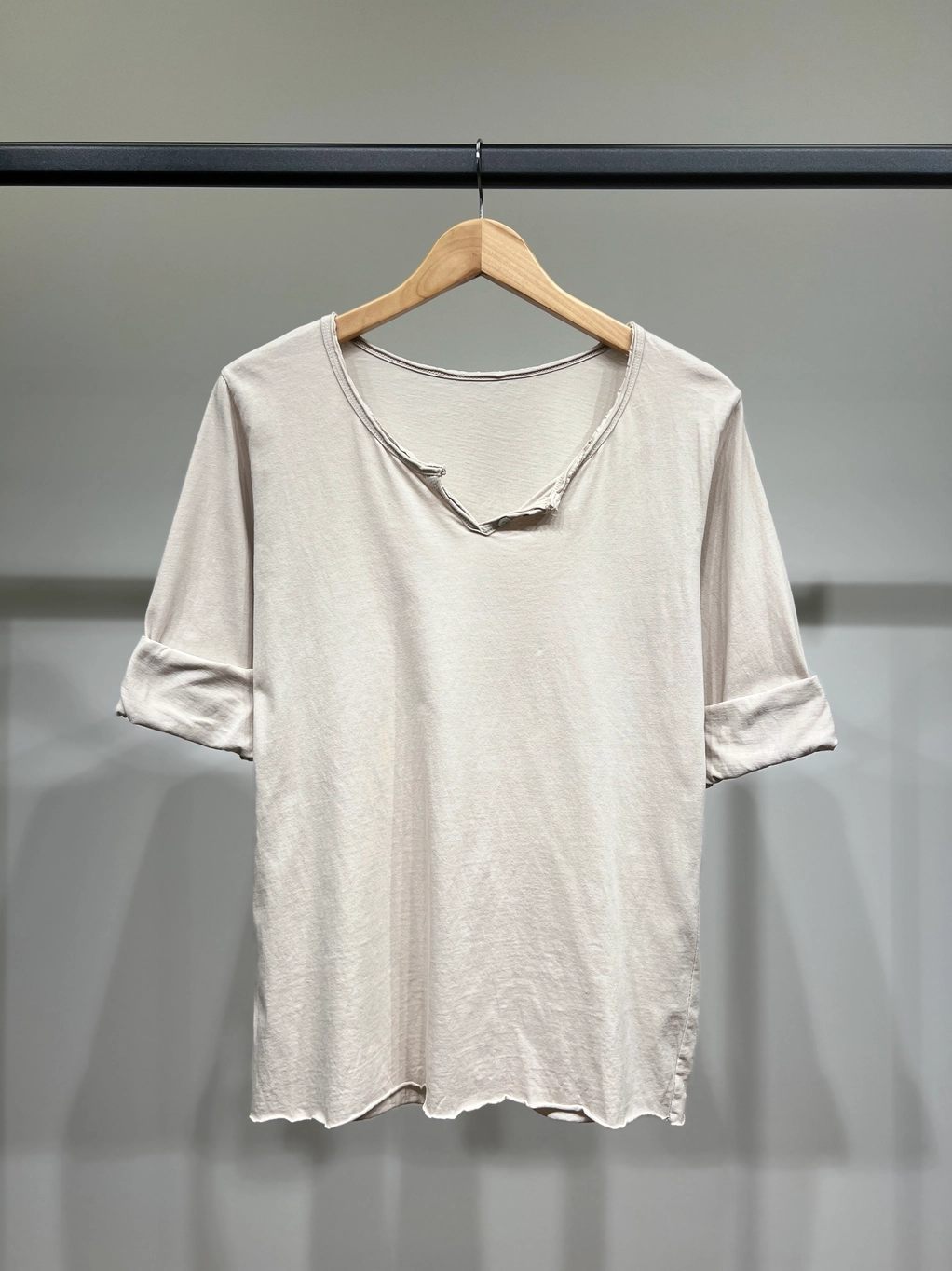 T-shirt i bomuld med Henley hals - elfenben, one size - Billede 2