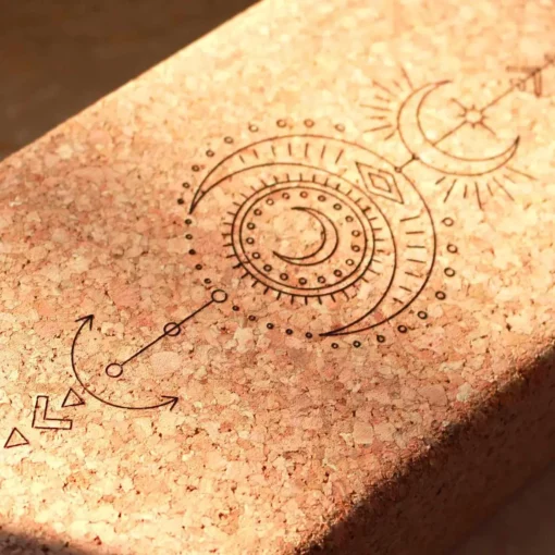 Økologisk kork yogablok med månemotiv - Image 2
