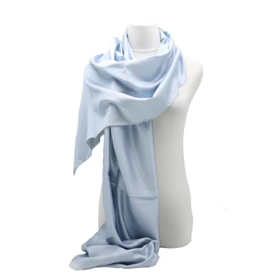 Eksklusivt Parati silke tørklæde - lys blå/elfenben