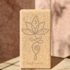Kork yogablok med Lotus motiv - Image 4
